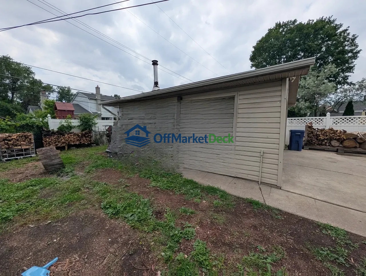 Off-market house in Lincoln Park, Michigan — 3 beds, 2 baths, $84,900 — photo 3 of 8