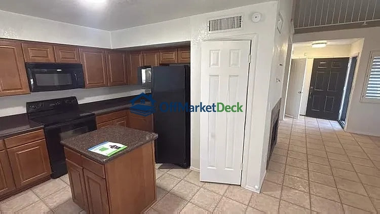 Off-market house in Gilbert, Arizona — 2 beds, 2.5 baths, $274,900 — photo 8 of 8