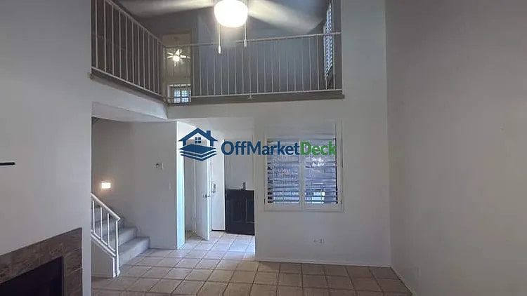 Off-market house in Gilbert, Arizona — 2 beds, 2.5 baths, $274,900 — photo 3 of 8