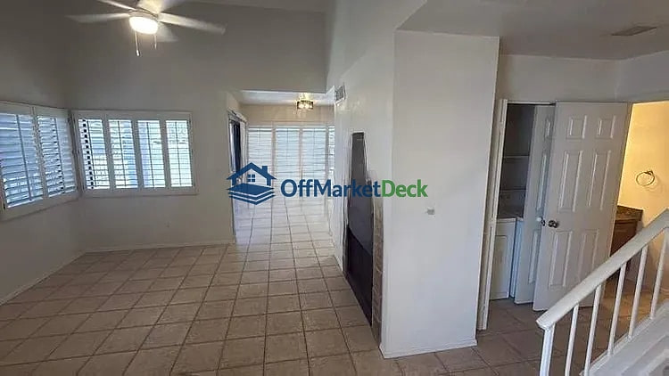 Off-market house in Gilbert, Arizona — 2 beds, 2.5 baths, $274,900 — photo 5 of 8