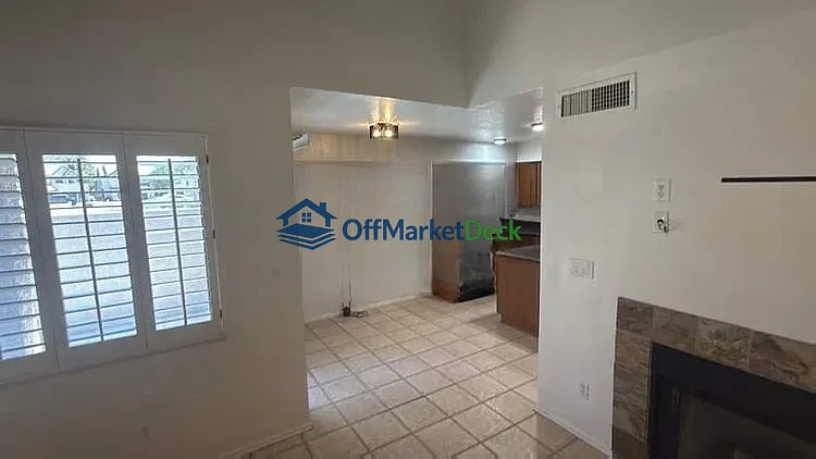 Off-market house in Gilbert, Arizona — 2 beds, 2.5 baths, $274,900 — photo 6 of 8