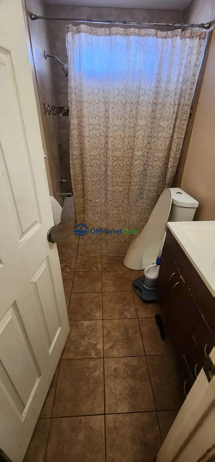 Off-market house in Phoenix, Arizona — 3 beds, 2 baths, $420,000 — photo 6 of 8