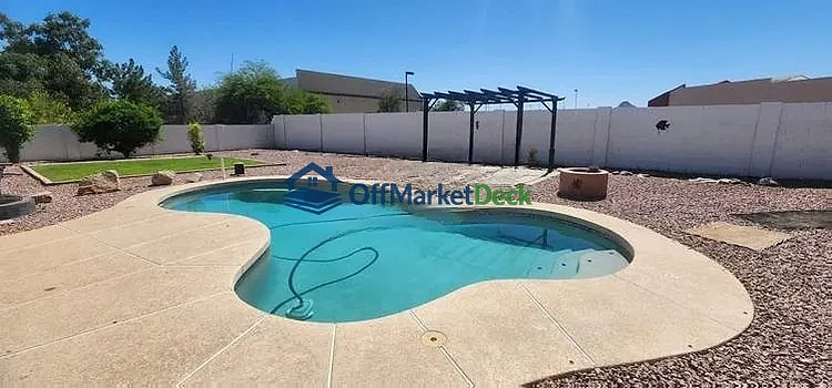Off-market house in Phoenix, Arizona — 3 beds, 2 baths, $420,000 — photo 8 of 8