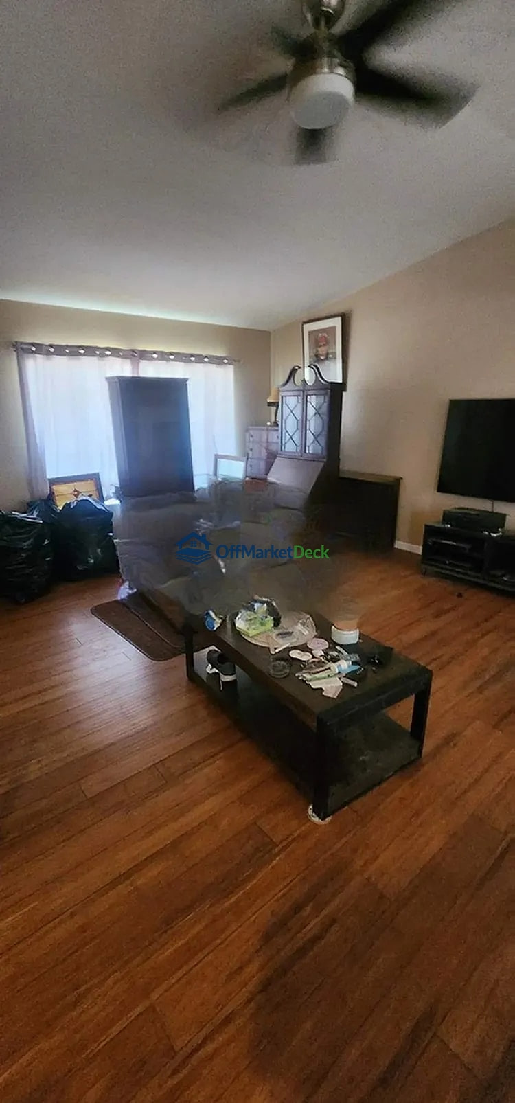 Off-market house in Phoenix, Arizona — 3 beds, 2 baths, $420,000 — photo 7 of 8