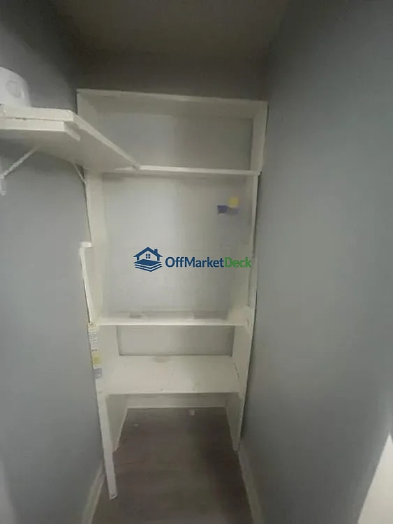 Off-market house in Overland, Missouri — 2 beds, 1 bath, $92,000 — photo 7 of 8