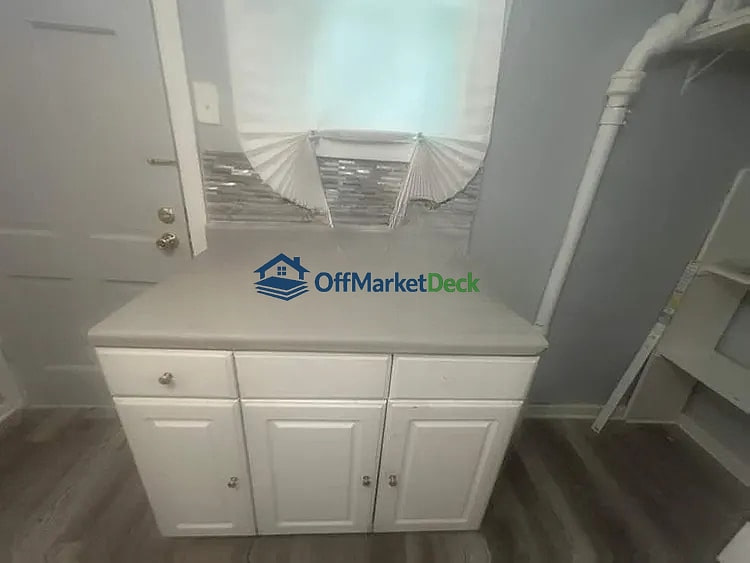 Off-market house in Overland, Missouri — 2 beds, 1 bath, $92,000 — photo 8 of 8