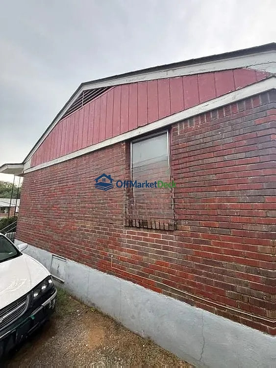 Off-market house in Memphis, Tennessee — 3 beds, 1 bath, $64,900 — photo 7 of 8