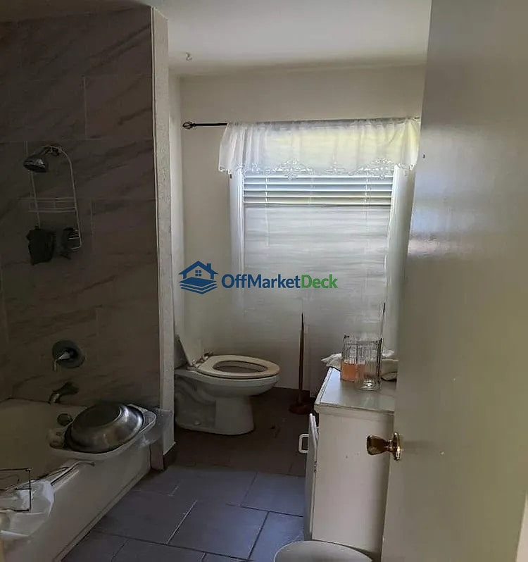 Off-market house in Dallas, Texas — 3 beds, 1.5 baths, $179,000 — photo 4 of 4