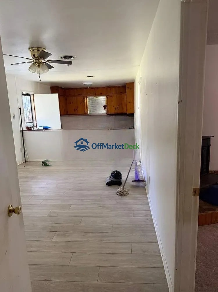 Off-market house in Dallas, Texas — 3 beds, 1.5 baths, $179,000 — photo 3 of 4