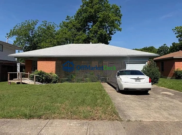 Off-market house in Dallas, Texas — 3 beds, 1.5 baths, $179,000