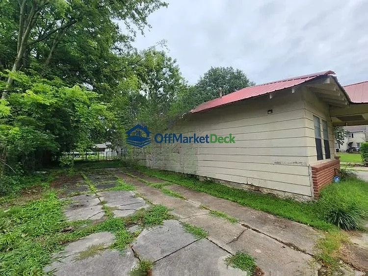 Off-market house in Blytheville, Arkansas — 4 beds, 2 baths, $24,230 — photo 3 of 8