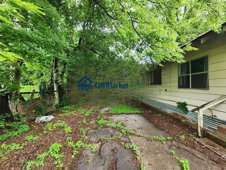 Off-market house in Blytheville, Arkansas — 4 beds, 2 baths, $24,230 — photo 4 of 8