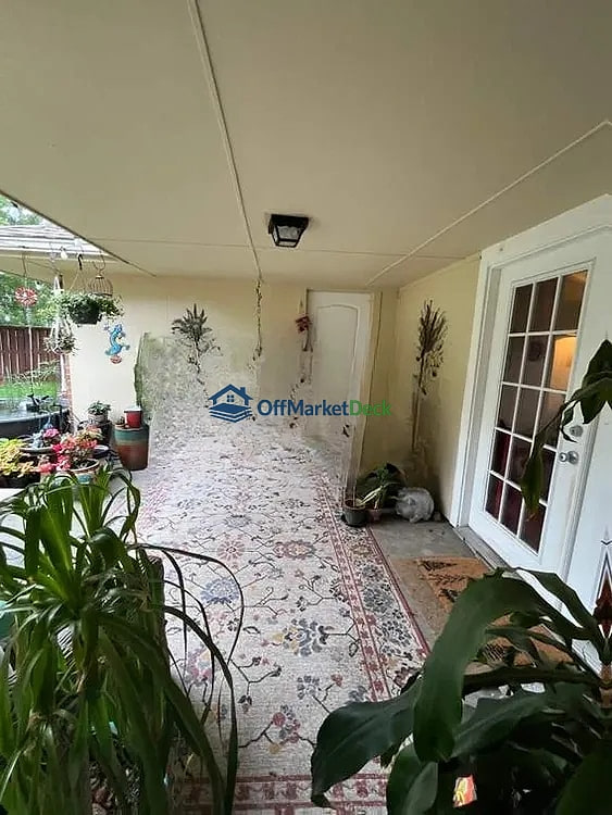 Off-market house in Carrollton, Texas — 3 beds, 2 baths, $285,000 — photo 6 of 8