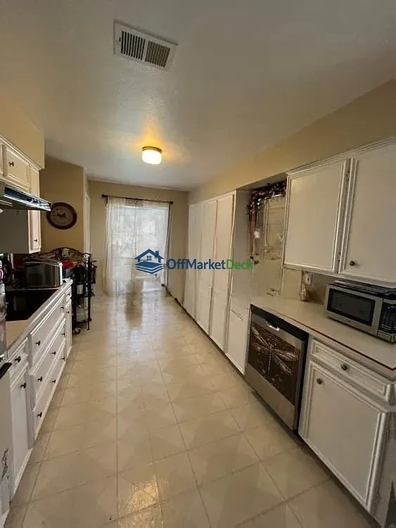 Off-market house in Carrollton, Texas — 3 beds, 2 baths, $285,000 — photo 8 of 8