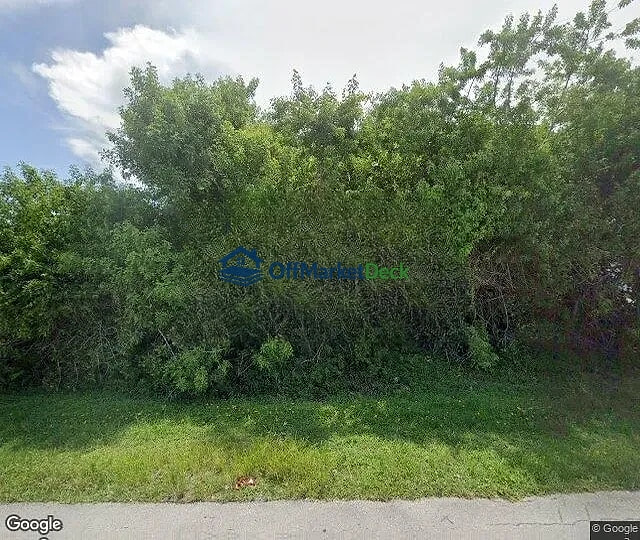Off-market house in Fort Pierce, Florida — 2 beds, 1 bath, $179,000 — photo 3 of 3