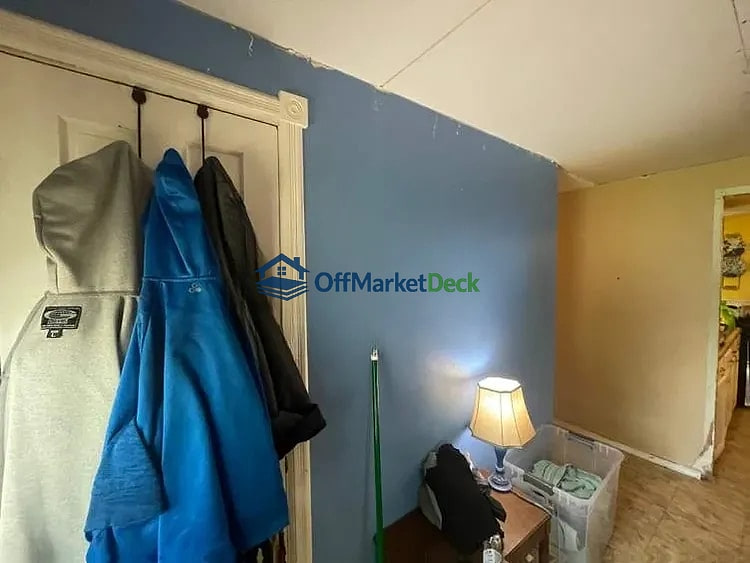 Off-market house in Mooresville, Indiana — 4 beds, 2 baths, $180,000 — photo 3 of 8