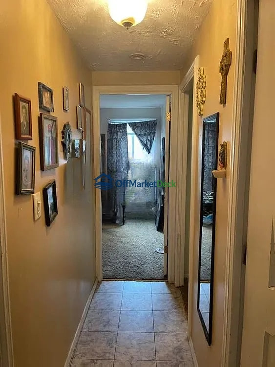 Off-market house in Mooresville, Indiana — 4 beds, 2 baths, $180,000 — photo 4 of 8