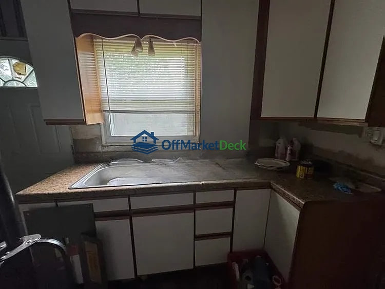 Off-market house in Indianapolis, Indiana — 3 beds, 1 bath, $114,000 — photo 7 of 8