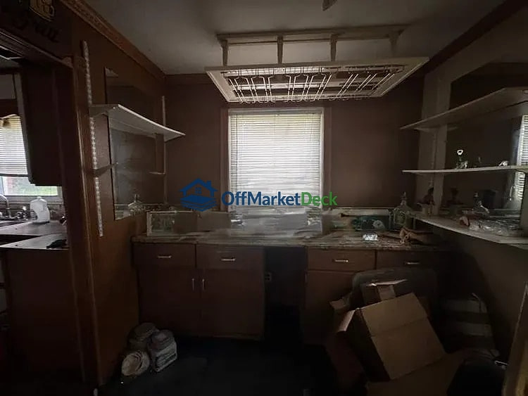 Off-market house in Indianapolis, Indiana — 3 beds, 1 bath, $114,000 — photo 5 of 8