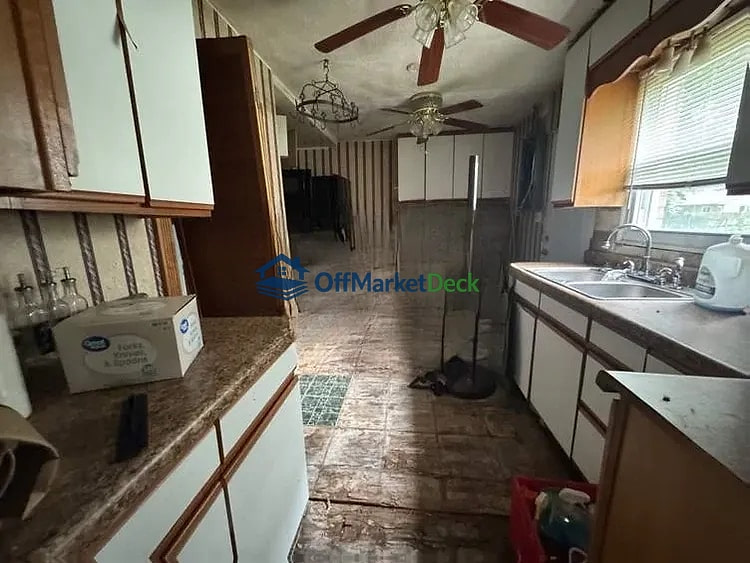 Off-market house in Indianapolis, Indiana — 3 beds, 1 bath, $114,000 — photo 6 of 8