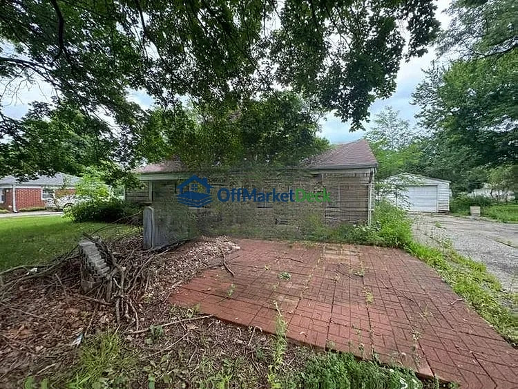 Off-market house in Indianapolis, Indiana — 3 beds, 1 bath, $114,000