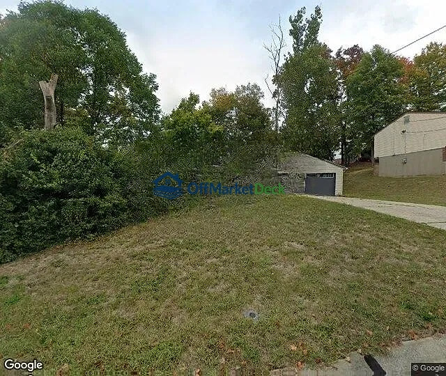 Off-market house in Independence, Kentucky — 4 beds, 3 baths, $315,000 — photo 2 of 3