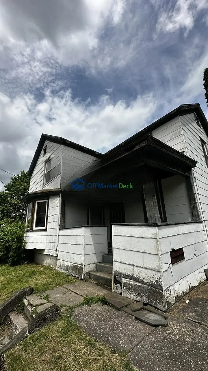 Off-market house in Geneva, New York — 3 beds, 1 bath, $34,900 — photo 3 of 8