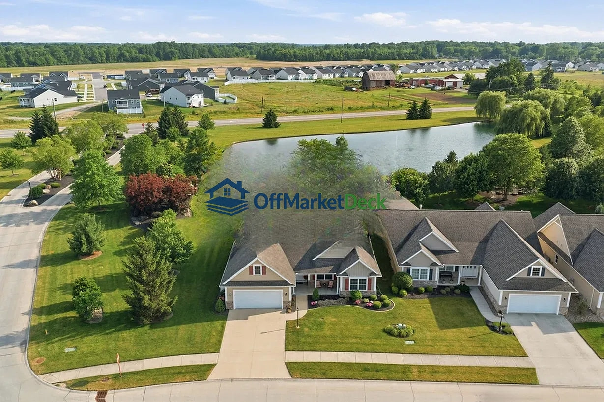 Off-market house in Grafton, Ohio — 2 beds, 2 baths, $515,000 — photo 3 of 8