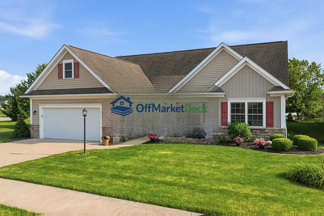 Off-market house in Grafton, Ohio — 2 beds, 2 baths, $515,000 — photo 2 of 8