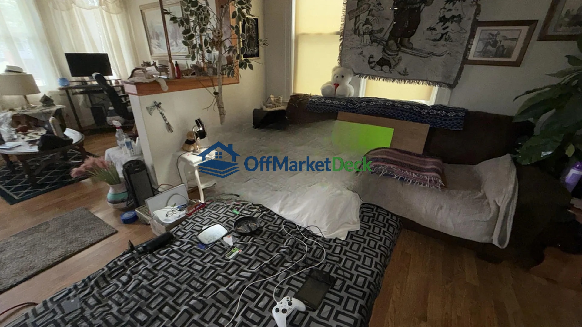 Off-market house in Hamtramck, Michigan — 4 beds, 1 bath, $163,900 — photo 3 of 8