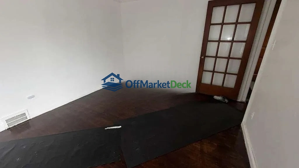 Off-market house in Detroit, Michigan — 3 beds, 1 bath, $89,900 — photo 6 of 8