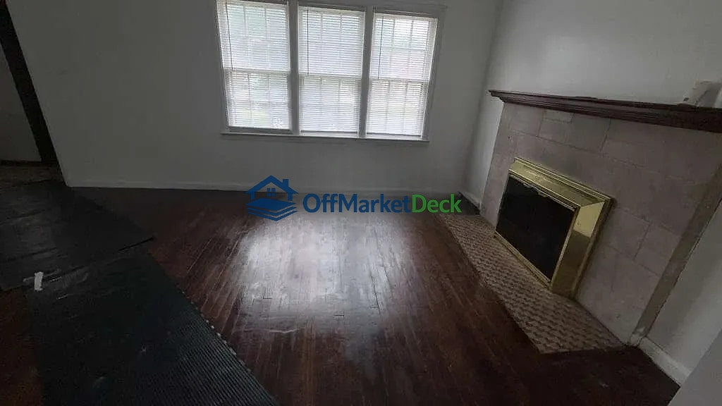 Off-market house in Detroit, Michigan — 3 beds, 1 bath, $89,900 — photo 4 of 8