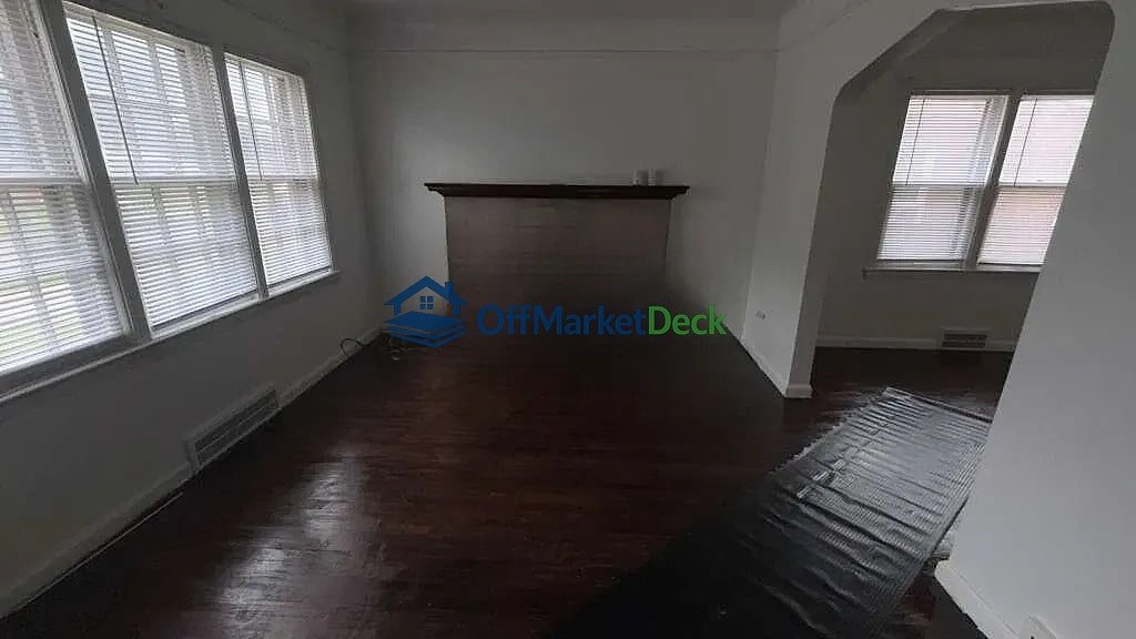 Off-market house in Detroit, Michigan — 3 beds, 1 bath, $89,900 — photo 5 of 8