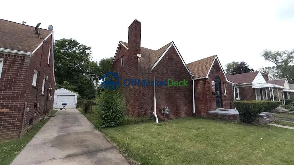 Off-market house in Detroit, Michigan — 3 beds, 1 bath, $89,900 — photo 2 of 8