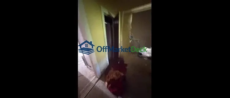 Off-market house in Beaumont, Texas — 2 beds, 1 bath, $9,000 — photo 4 of 8