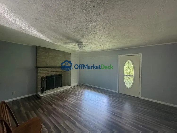 Off-market house in Spruce Pine, North Carolina — 3 beds, 1 bath, $185,000 — photo 7 of 8