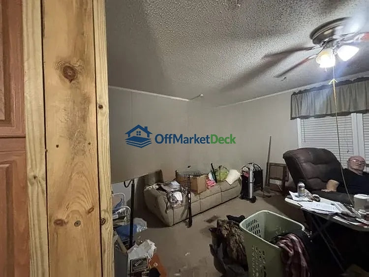Off-market mobile in Big Sandy, Tennessee — 3 beds, 2 baths, $39,000 — photo 2 of 8