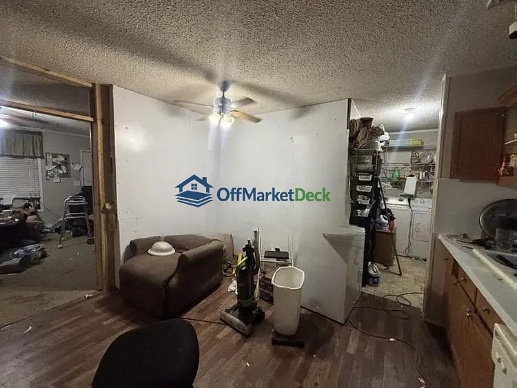Off-market mobile in Big Sandy, Tennessee — 3 beds, 2 baths, $39,000 — photo 3 of 8
