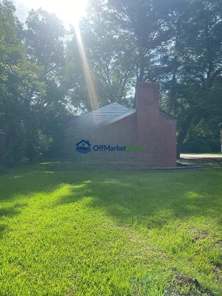 Off-market house in Montgomery, Alabama — 2 beds, 1 bath, $15,000 — photo 2 of 8