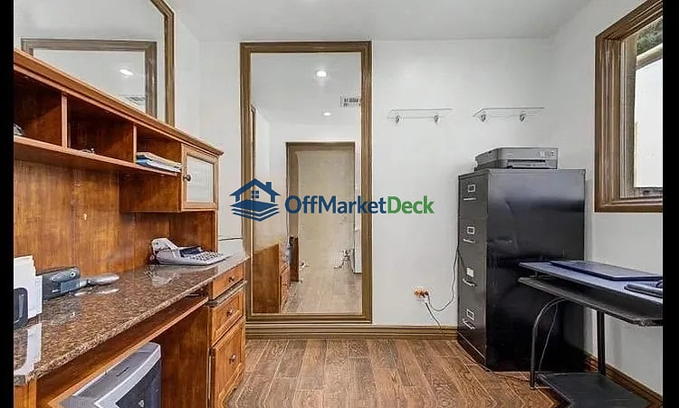 Off-market house in Glendale, Arizona — 3 beds, 2 baths, $475,000 — photo 7 of 8
