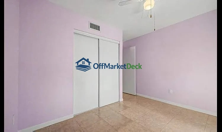 Off-market house in Glendale, Arizona — 3 beds, 2 baths, $475,000 — photo 6 of 8