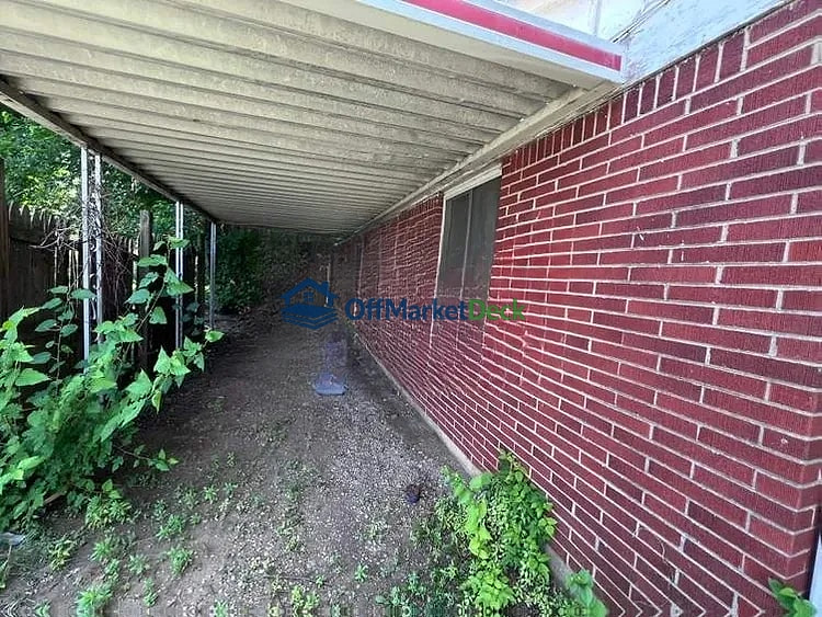 Off-market house in Indianapolis, Indiana — 3 beds, 1 bath, $90,000 — photo 6 of 8