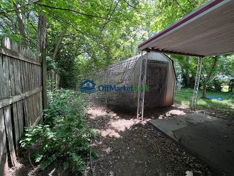 Off-market house in Indianapolis, Indiana — 3 beds, 1 bath, $90,000 — photo 8 of 8