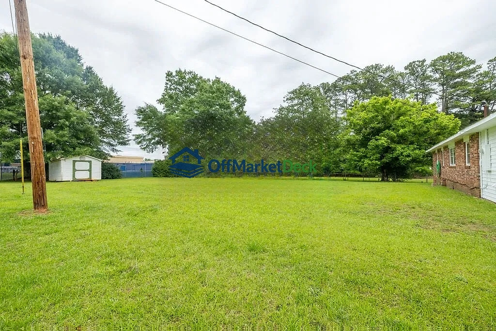 Off-market house in Spartanburg, South Carolina — 3 beds, 1.5 baths, $215,000 — photo 3 of 8