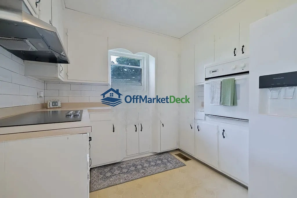 Off-market house in Spartanburg, South Carolina — 3 beds, 1.5 baths, $215,000 — photo 6 of 8