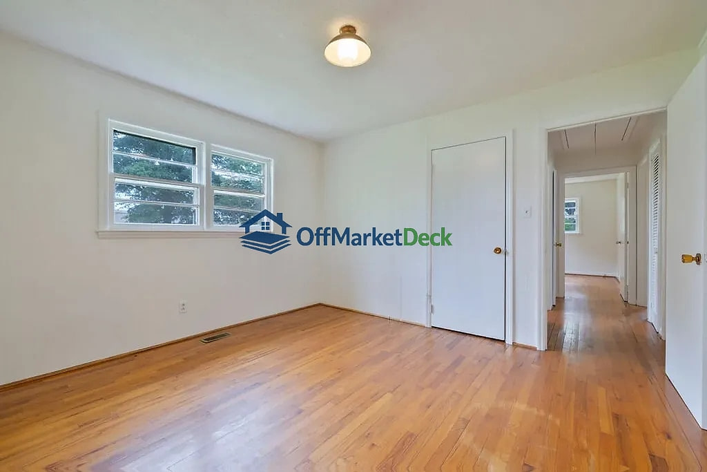 Off-market house in Spartanburg, South Carolina — 3 beds, 1.5 baths, $215,000 — photo 8 of 8
