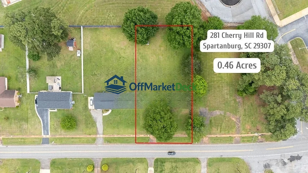 Off-market house in Spartanburg, South Carolina — 3 beds, 1.5 baths, $215,000 — photo 2 of 8