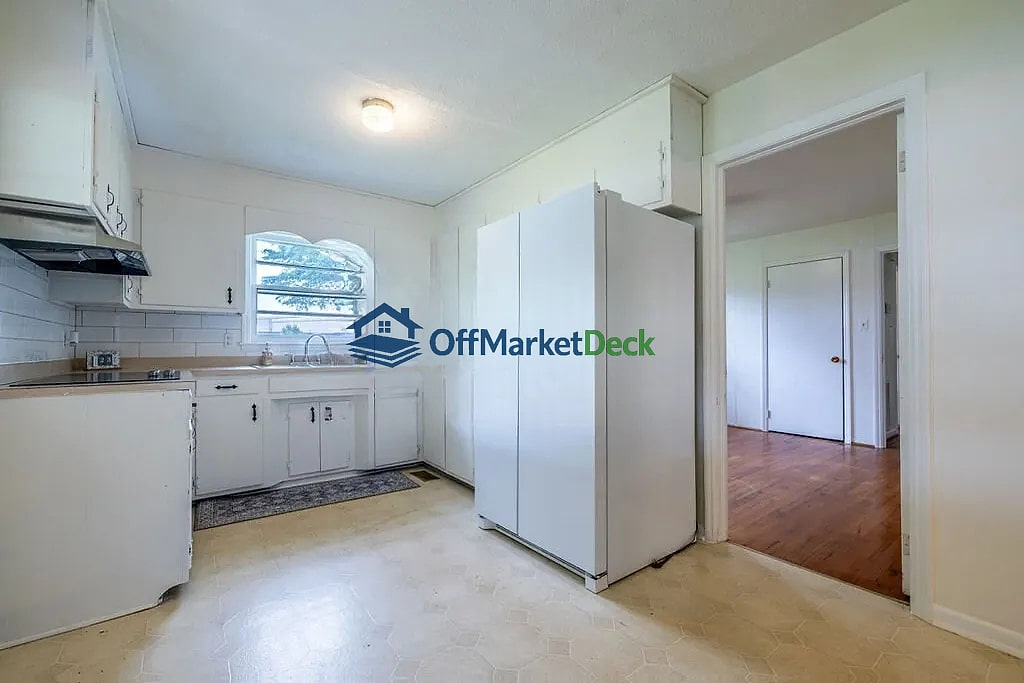 Off-market house in Spartanburg, South Carolina — 3 beds, 1.5 baths, $215,000 — photo 4 of 8