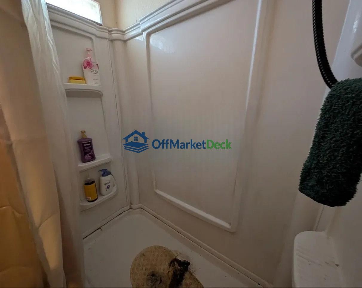 Off-market house in Bartow, Florida — 6 beds, 3 baths, $224,990 — photo 7 of 8
