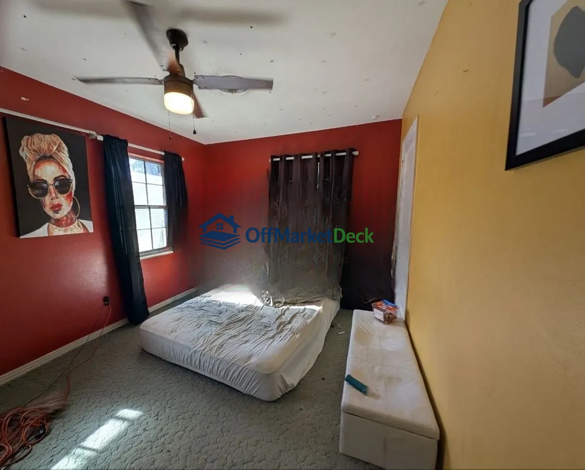 Off-market house in Bartow, Florida — 6 beds, 3 baths, $224,990 — photo 3 of 8